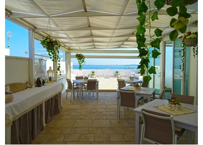 Pensionat Faro Bianco - &