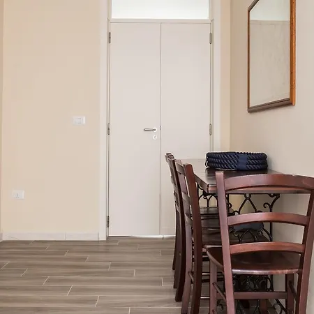 Faro Bianco - Suites&apartments Affittacamere 3*