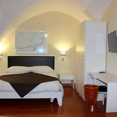 Faro Bianco - Suites&apartments Affittacamere