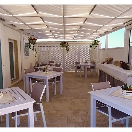 Faro Bianco - Suites&apartments Affittacamere 3*