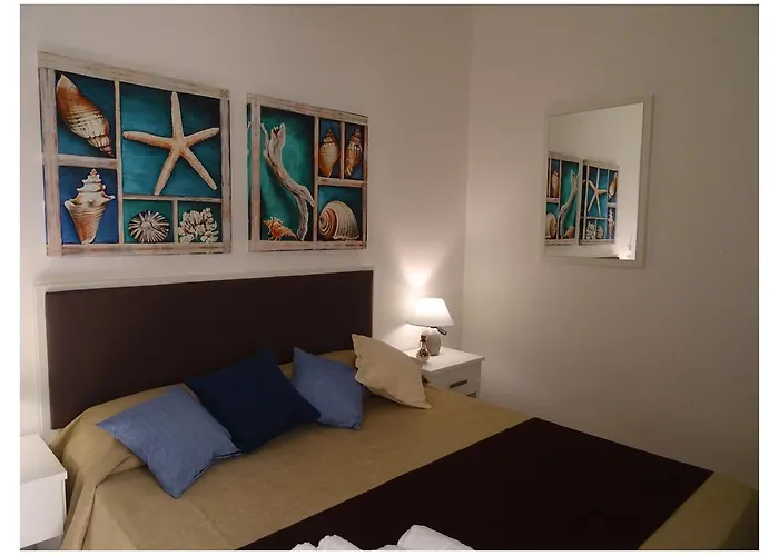 Guest house Faro Bianco - &