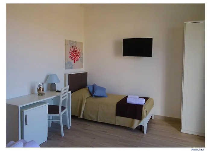 Guest house Faro Bianco - &